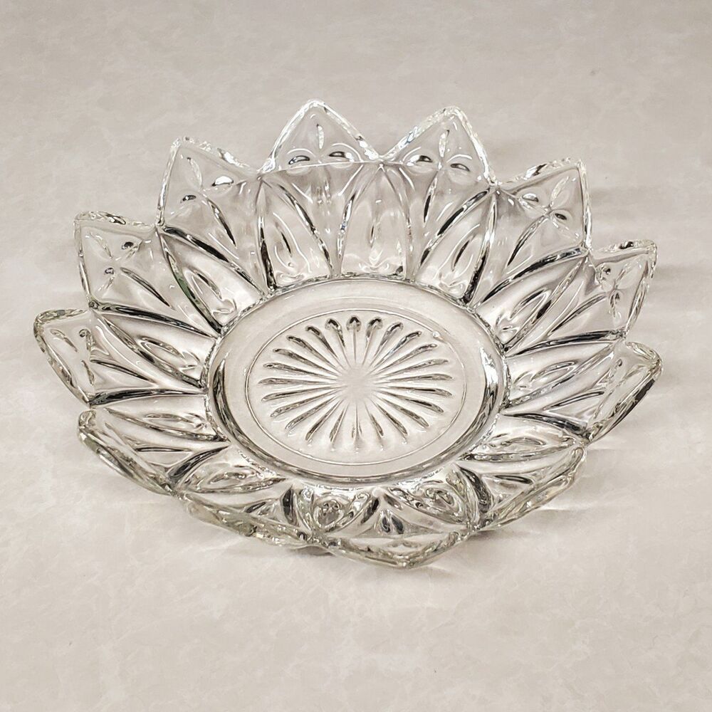 Federal Glass Round Bowl Petal Clear 5"
